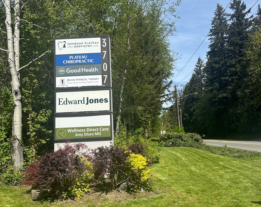Issaquah Plateau Dentistry road sign